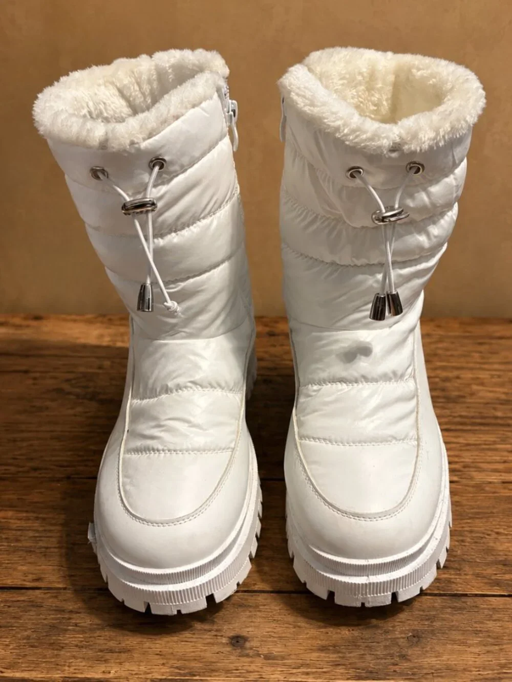 Kayleen Frosty-75 White Puffer Boots Faux Fur Women’s Size 9